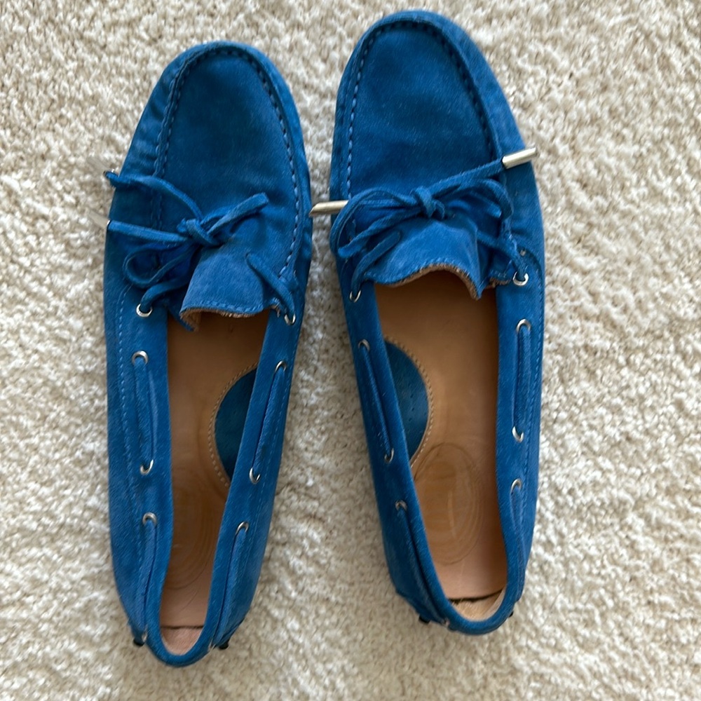 Gently worn blue shade driving flats. Size 8 1/2.